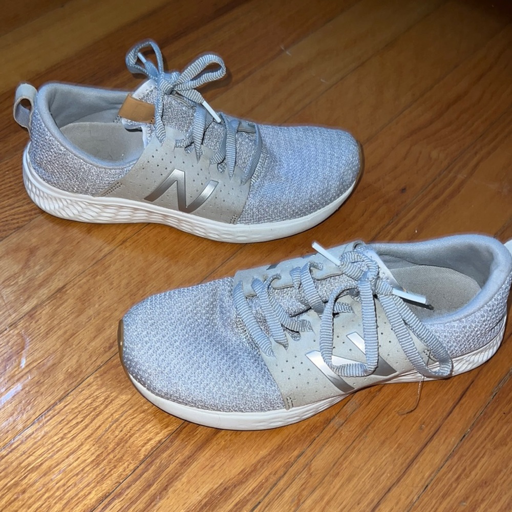 New Balance tennis shoes